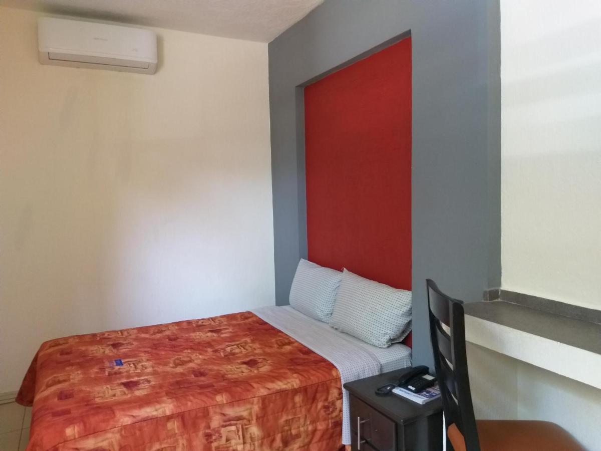 Hotel Jorge Alejandro غوادالاجارا المظهر الخارجي الصورة